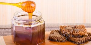Raw Honey vs. Manuka Honey: What’s the Difference?