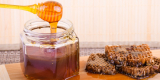 Raw Honey vs. Manuka Honey: What’s the Difference?